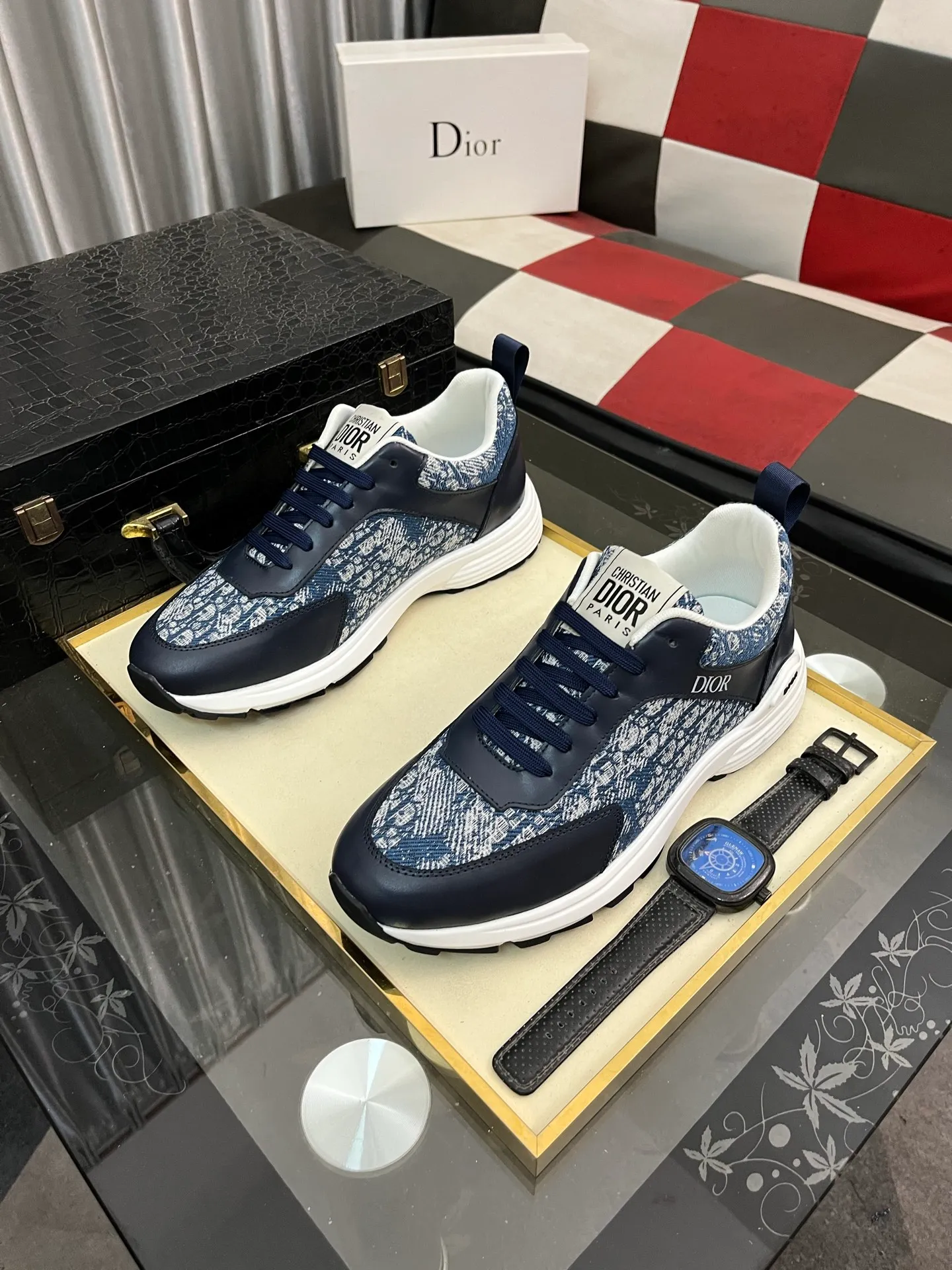 Men's shoes 💰440⌚️⌚️[Dior] The toe box is designed to be a bit wider. The upper foot comfort is perfect. The thread is beautiful. It fits the pants perfectly and is versatile. Decorated with various classic details. It is an ideal choice for daily styling. It can be matched with various casual items to create exquisite looks. Fabric: First-layer cowhide/lining sheepskin TPU original outsole Size: 38-443️⃣Colors available